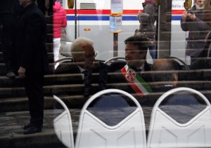 Presidente Repubblica Mattarella su tramvia (2)