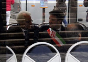 Presidente Repubblica Mattarella su tramvia (4)