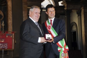 UFFICIO STAMPA COMUNE DI FIRENZE il sindaco Dario Nardella consegna i fiorini d'oro