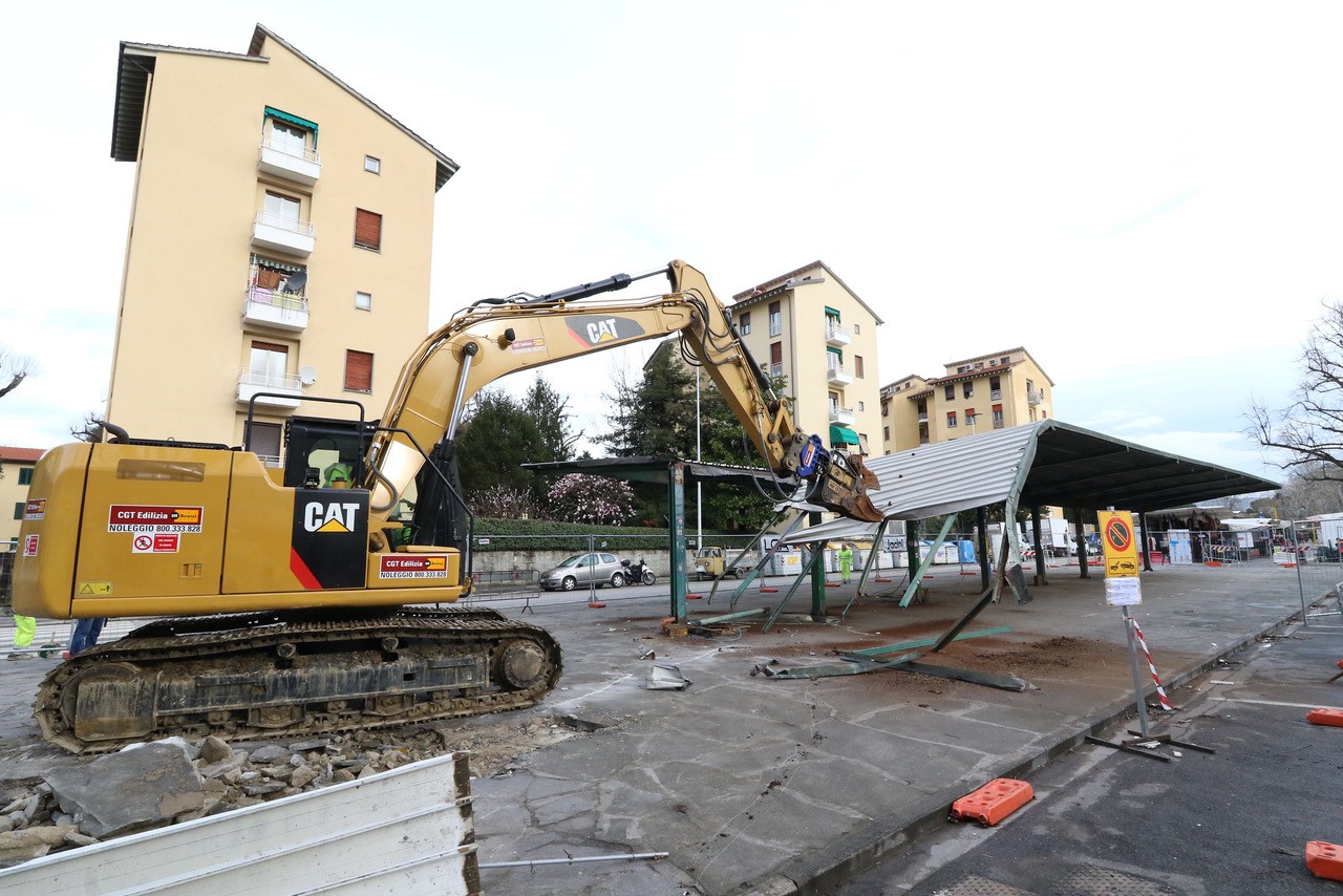 demolizione pensilina piazza isolotto 7